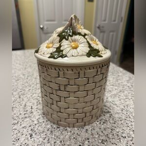 Vintage 1971 White Daisy Canister